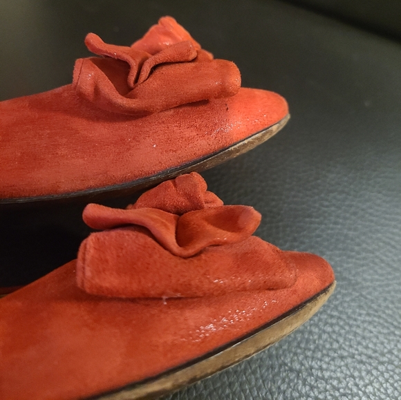 AGL Shimmering Red Suede Ballet Flats with Double Bow, Size 35.5 - Picture 13 of 14